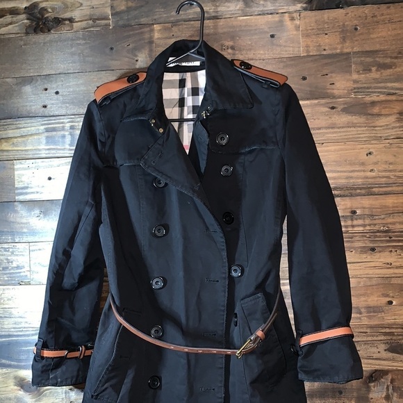 🧥 Classy Black Coat with faux leather and plaid interior - Picture 2 of 12
